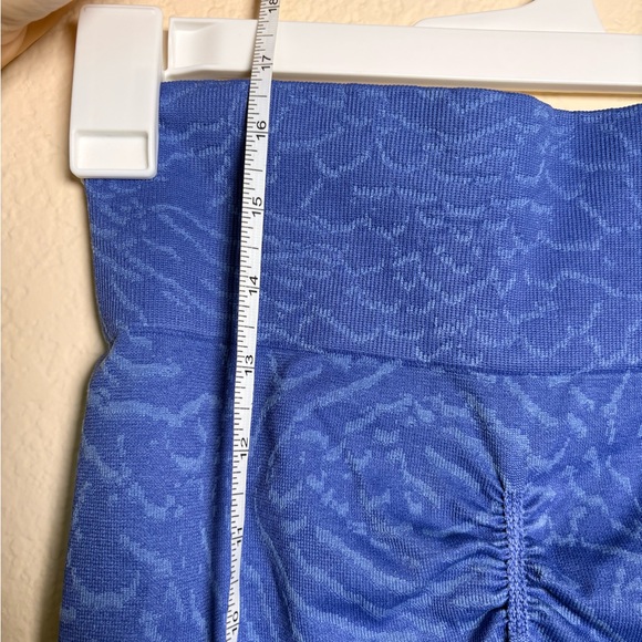 Animal Printer GYMSHARK Biker Shorts Set - Yellow and Blue - Picture 4 of 4